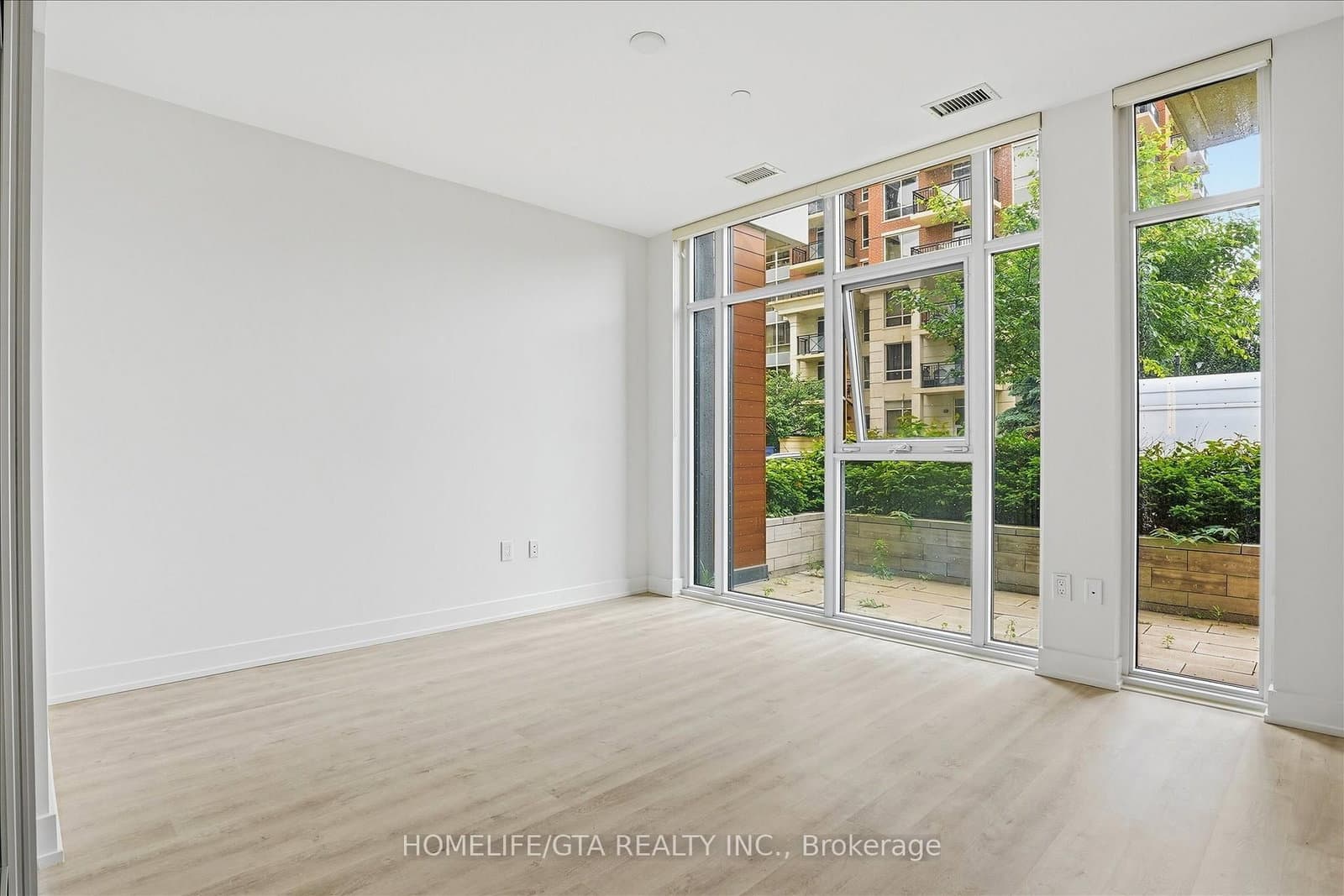 30 Inn On The Park Drive, Unit 206 thumbnail 12