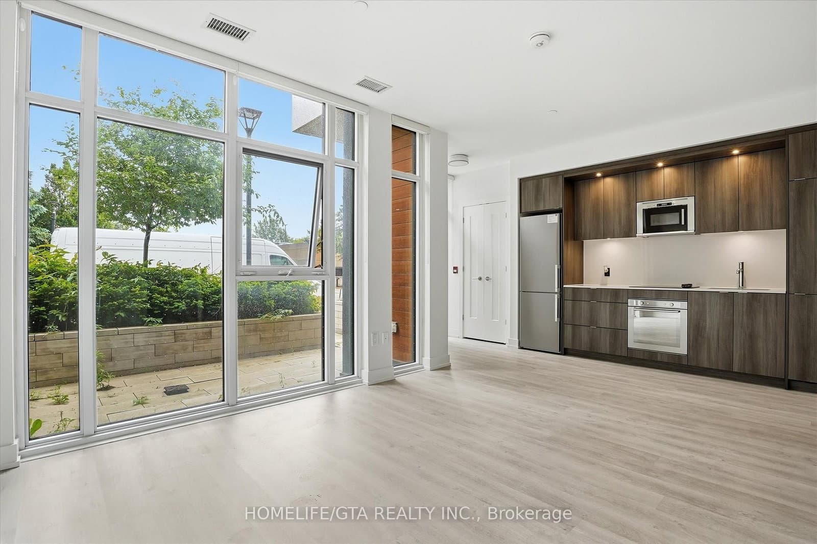30 Inn On The Park Drive, Unit 206 thumbnail 16