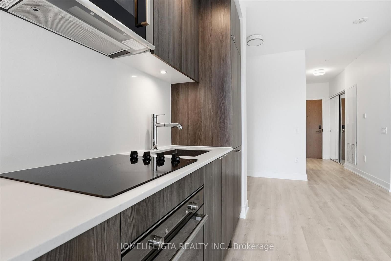 30 Inn On The Park Drive, Unit 206 thumbnail 19