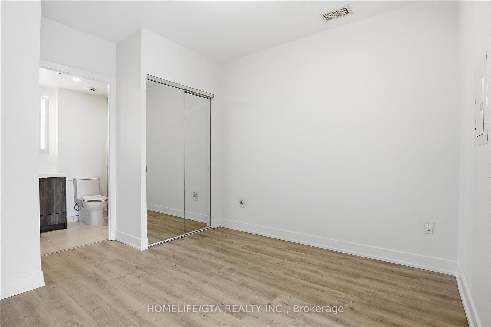 30 Inn On The Park Drive, Unit 206 thumbnail 21