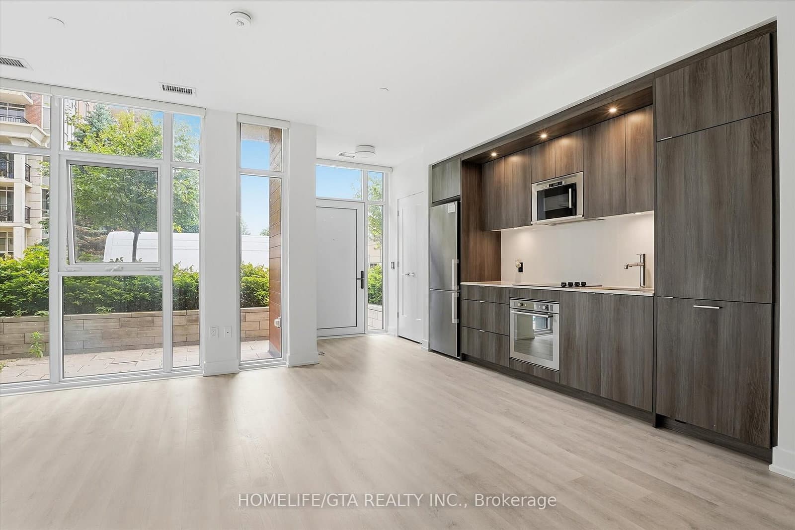 30 Inn On The Park Drive, Unit 206 thumbnail 4