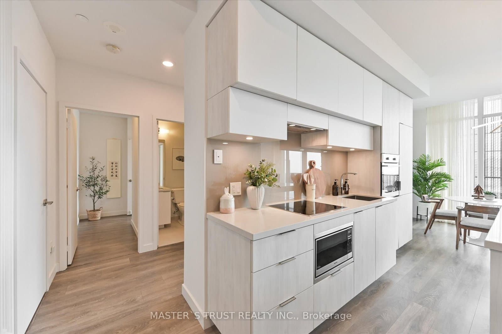 8 Eglinton Avenue E, Unit Ph 5801 thumbnail 16