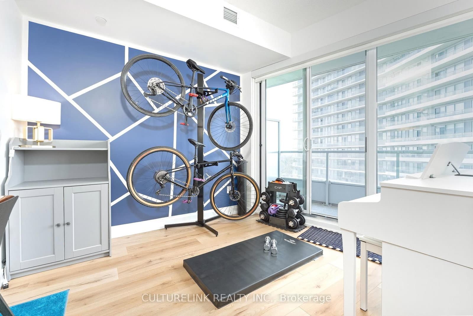 117 McMahon Drive, Unit 2008 thumbnail 12