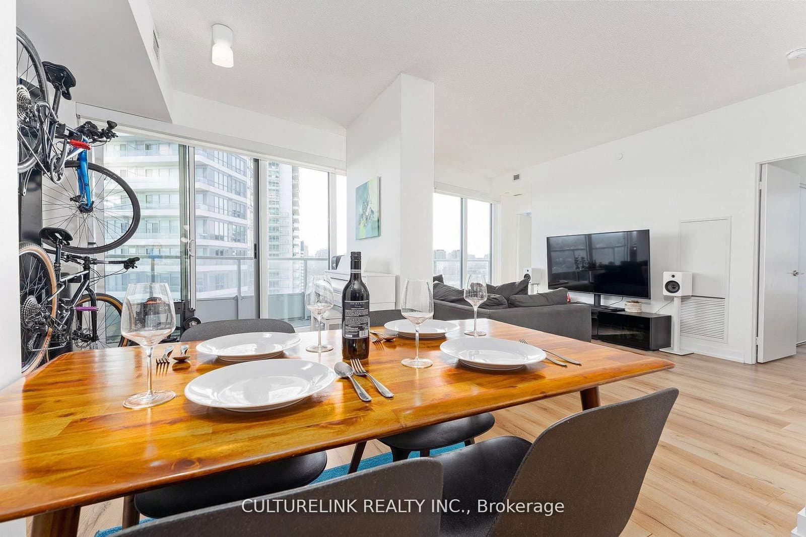117 McMahon Drive, Unit 2008 thumbnail 13