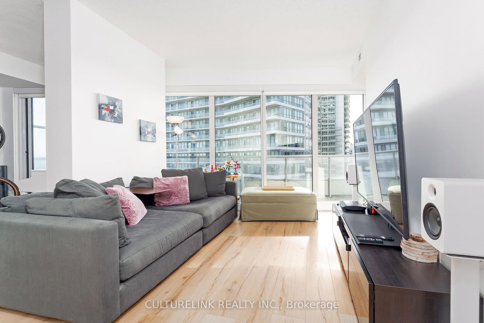 117 McMahon Drive, Unit 2008 thumbnail 15