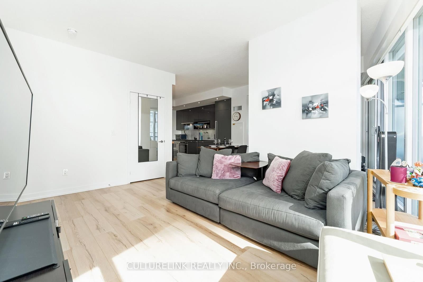 117 McMahon Drive, Unit 2008 thumbnail 17