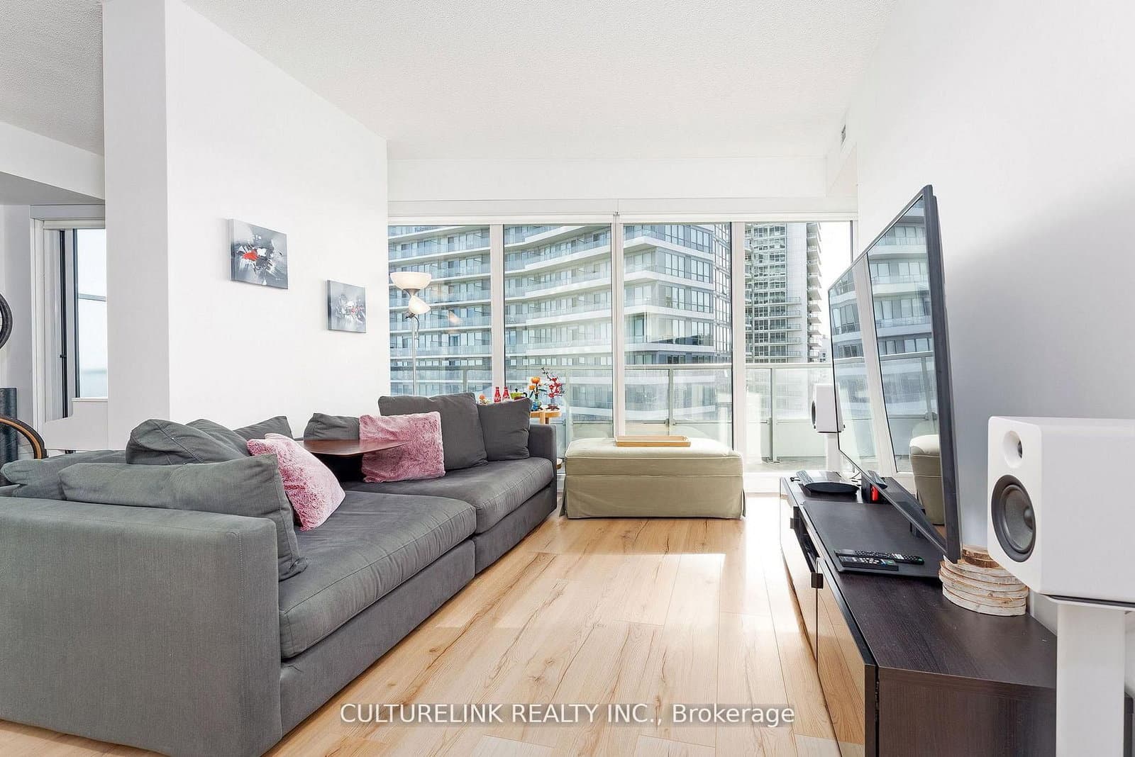 117 McMahon Drive, Unit 2008 thumbnail 19