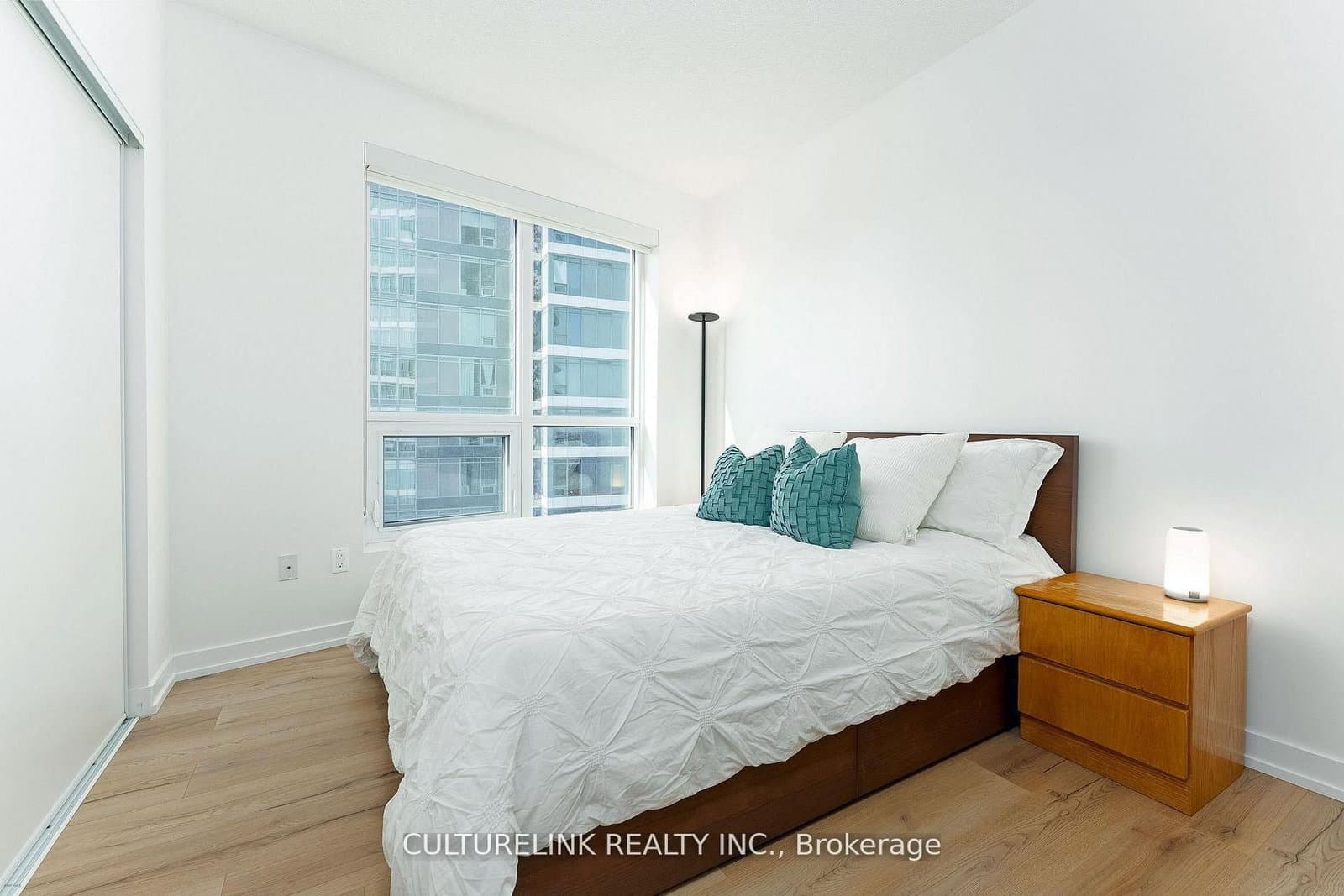 117 McMahon Drive, Unit 2008 thumbnail 23