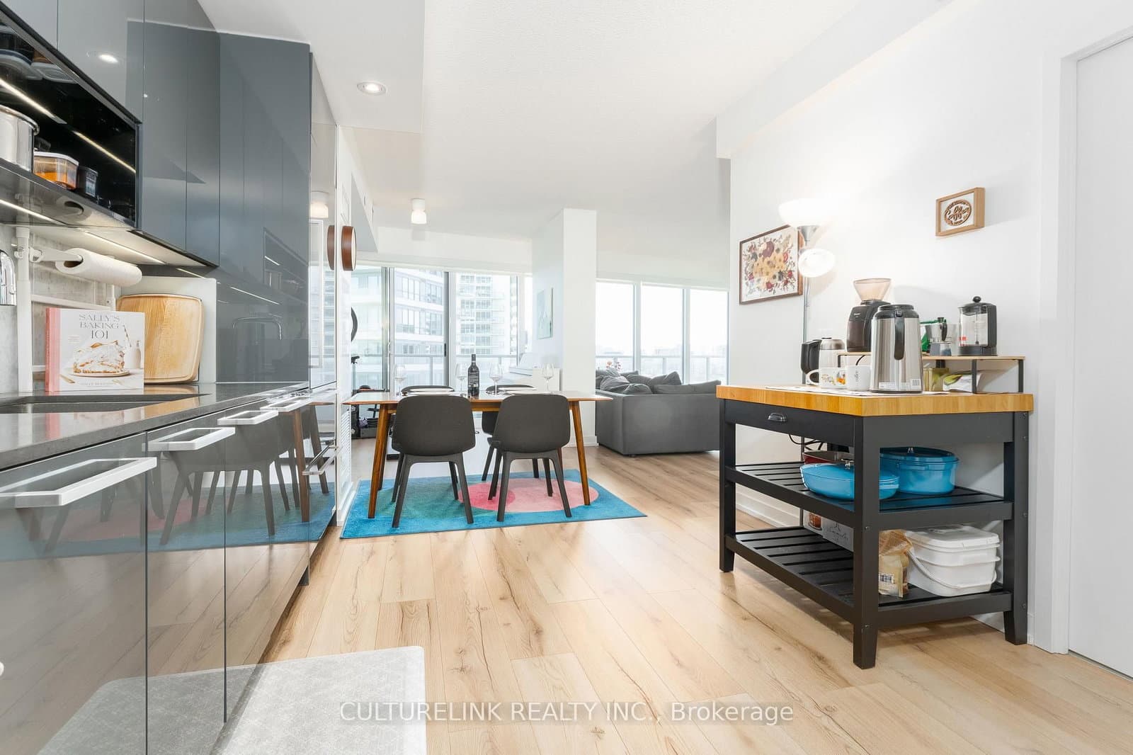 117 McMahon Drive, Unit 2008 thumbnail 8