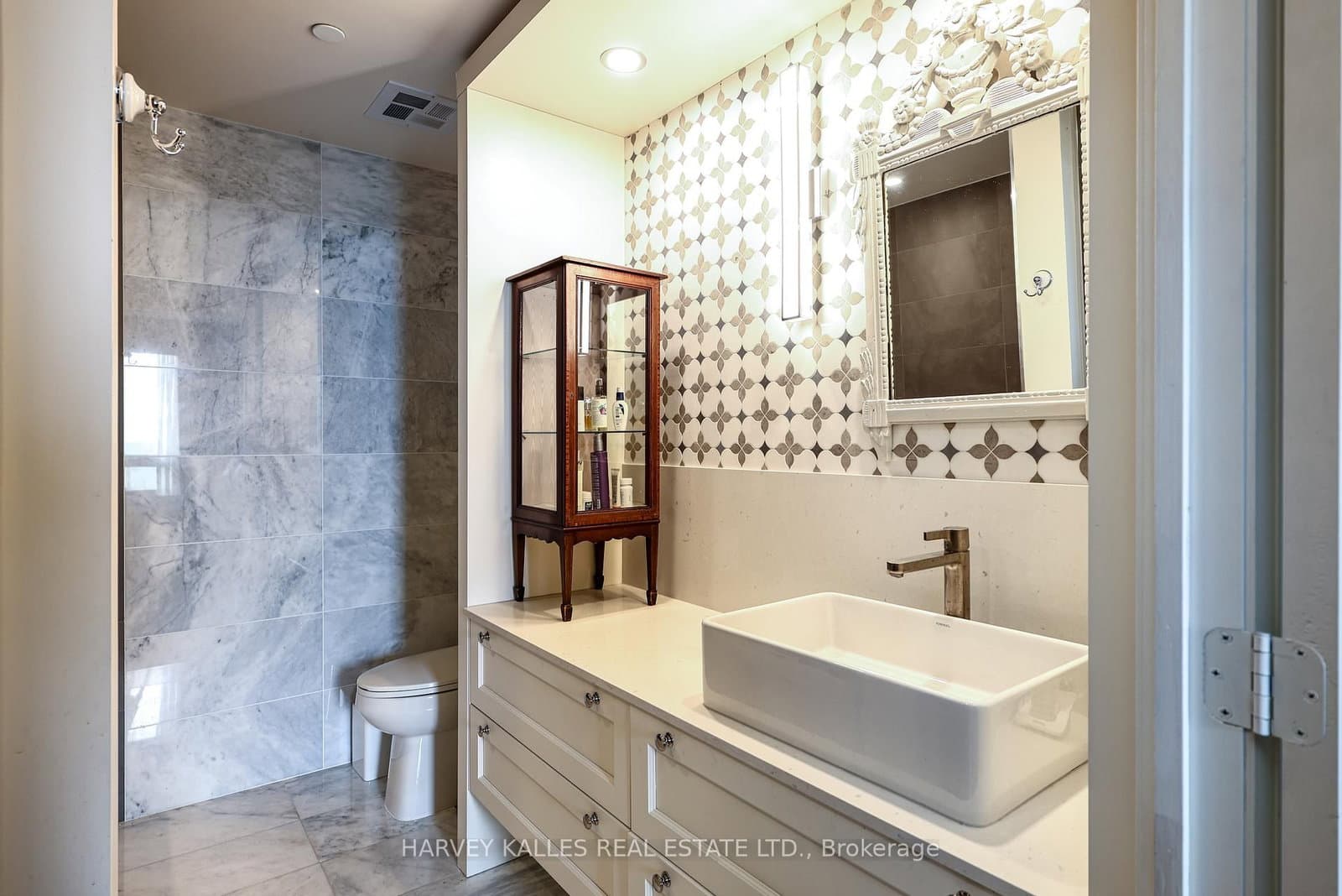 101 Erskine Avenue, Unit 2407 thumbnail 22