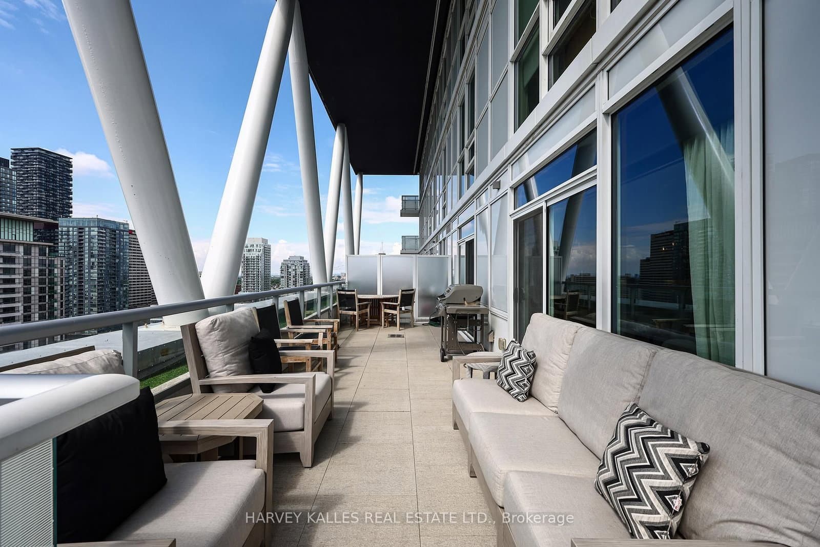 101 Erskine Avenue, Unit 2407 thumbnail 37