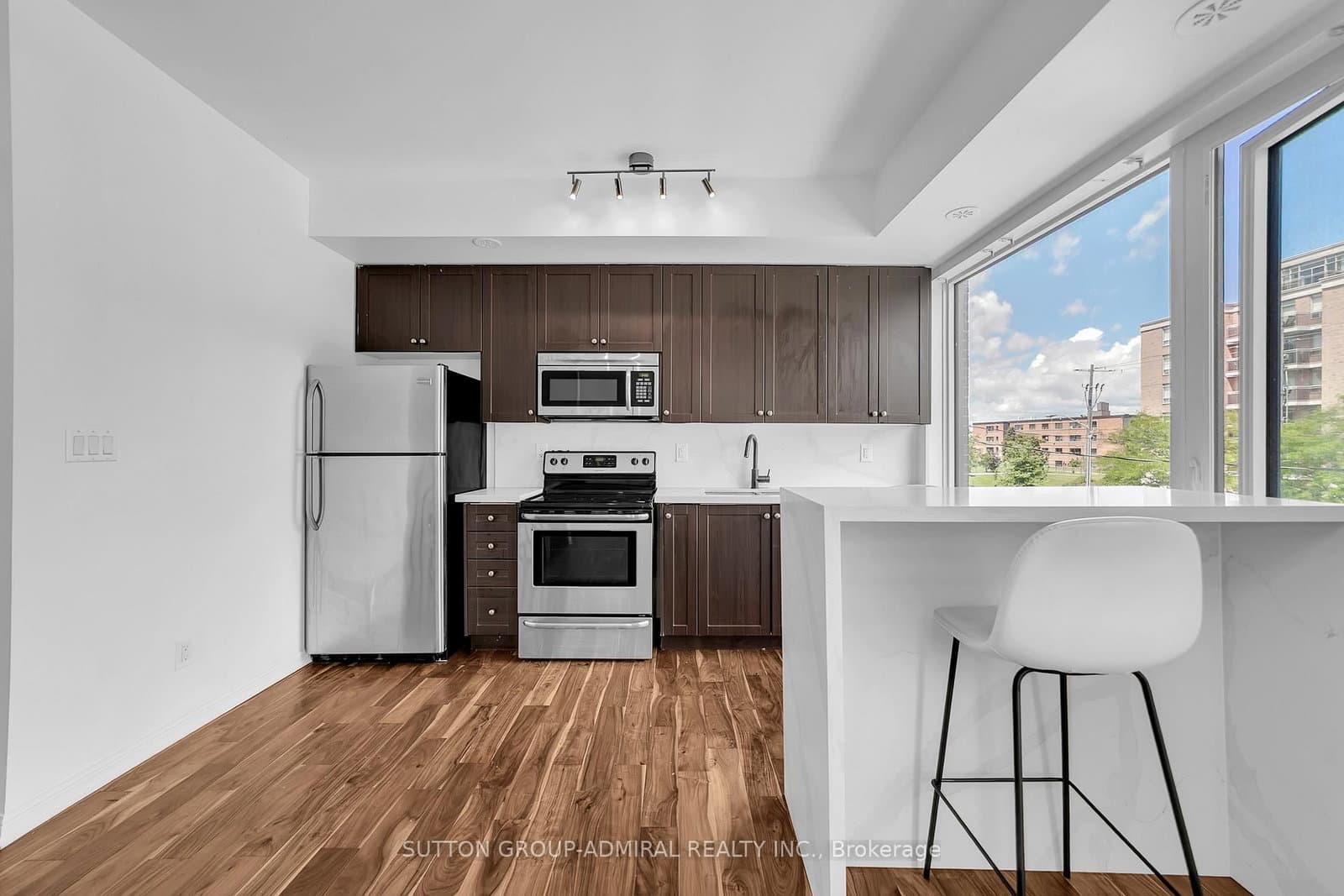 639 Lawrence Avenue, Unit 305 thumbnail 12