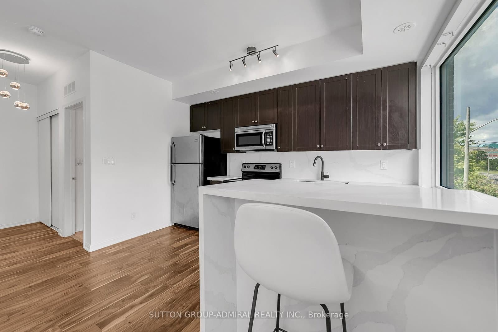 639 Lawrence Avenue, Unit 305 thumbnail 13
