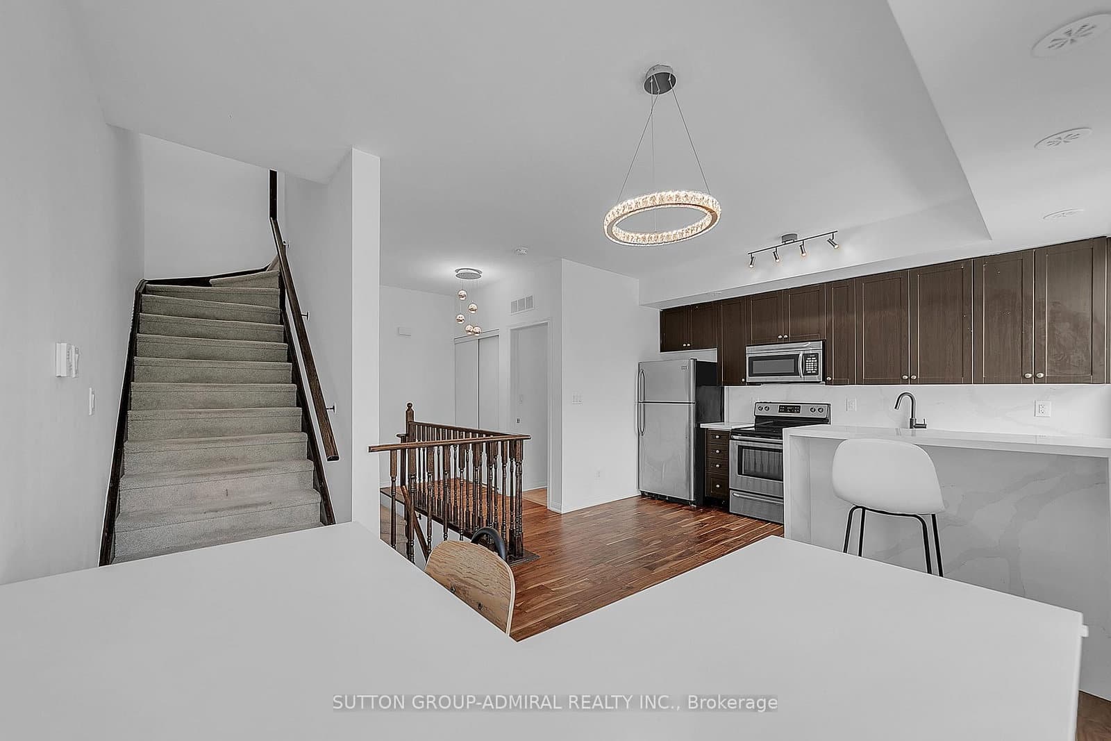 639 Lawrence Avenue, Unit 305 thumbnail 15