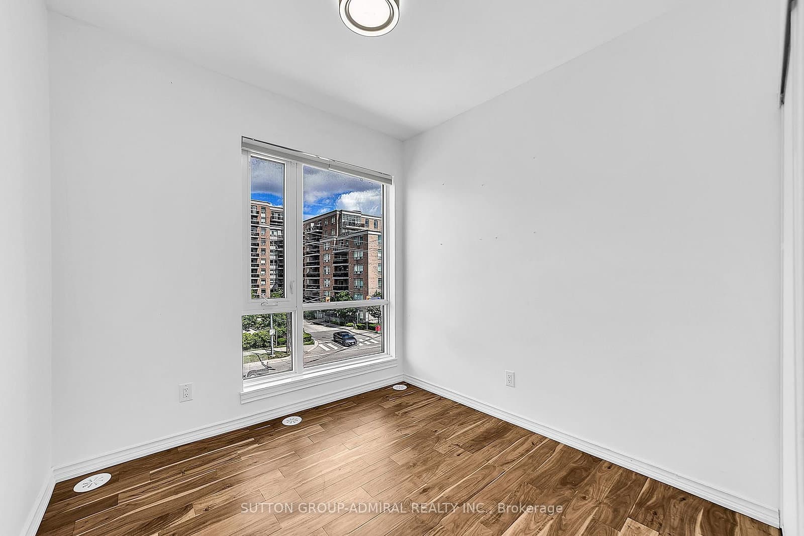 639 Lawrence Avenue, Unit 305 thumbnail 18