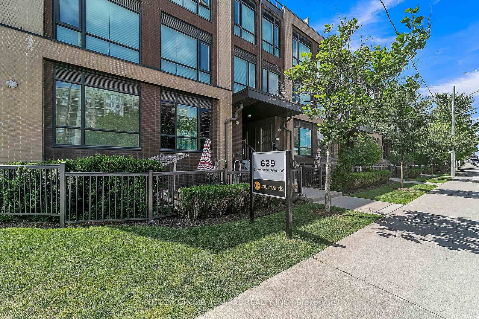 639 Lawrence Avenue, Unit 305 thumbnail 2