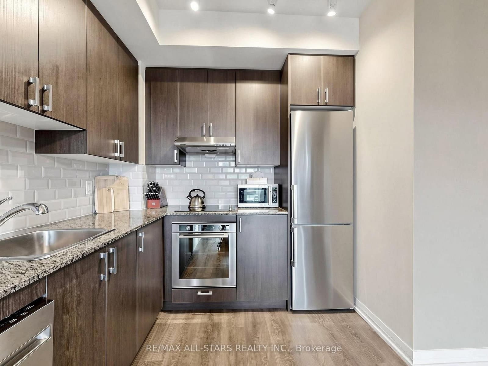 50 Ann O'Reilly Road, Unit 427 thumbnail 16