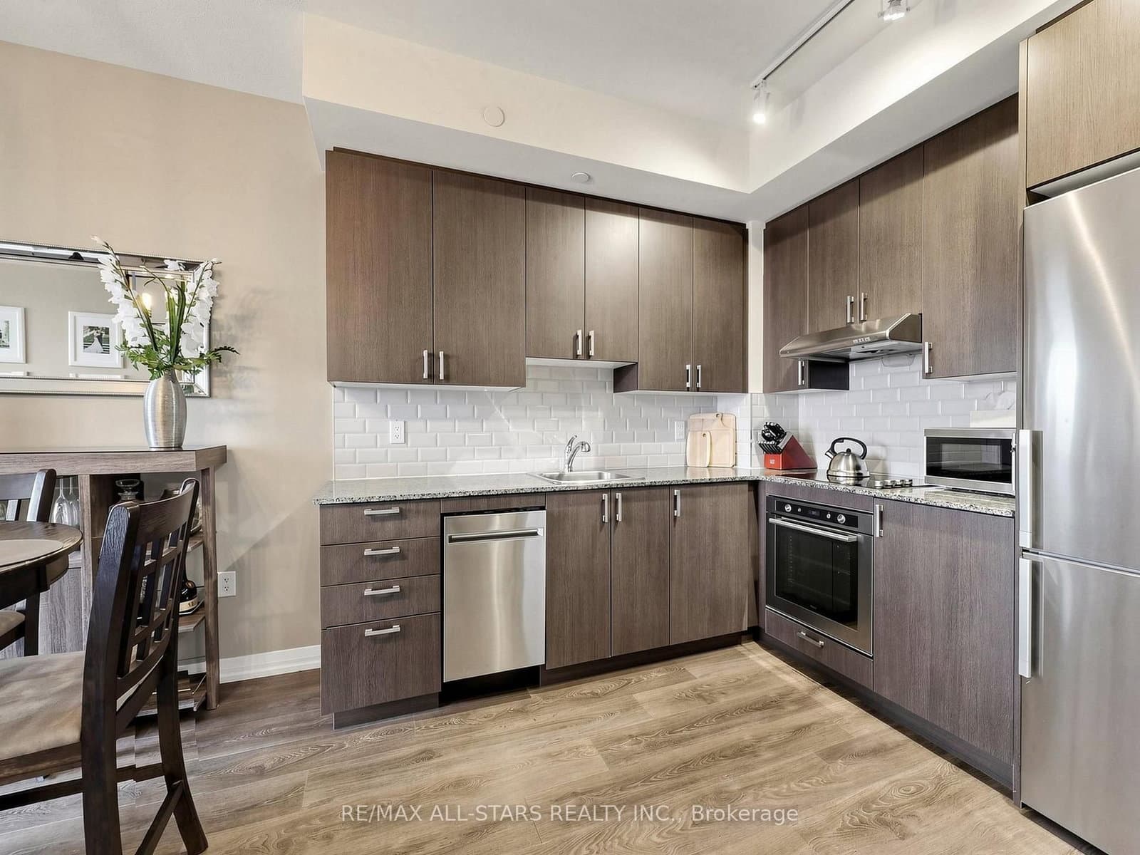 50 Ann O'Reilly Road, Unit 427 thumbnail 18