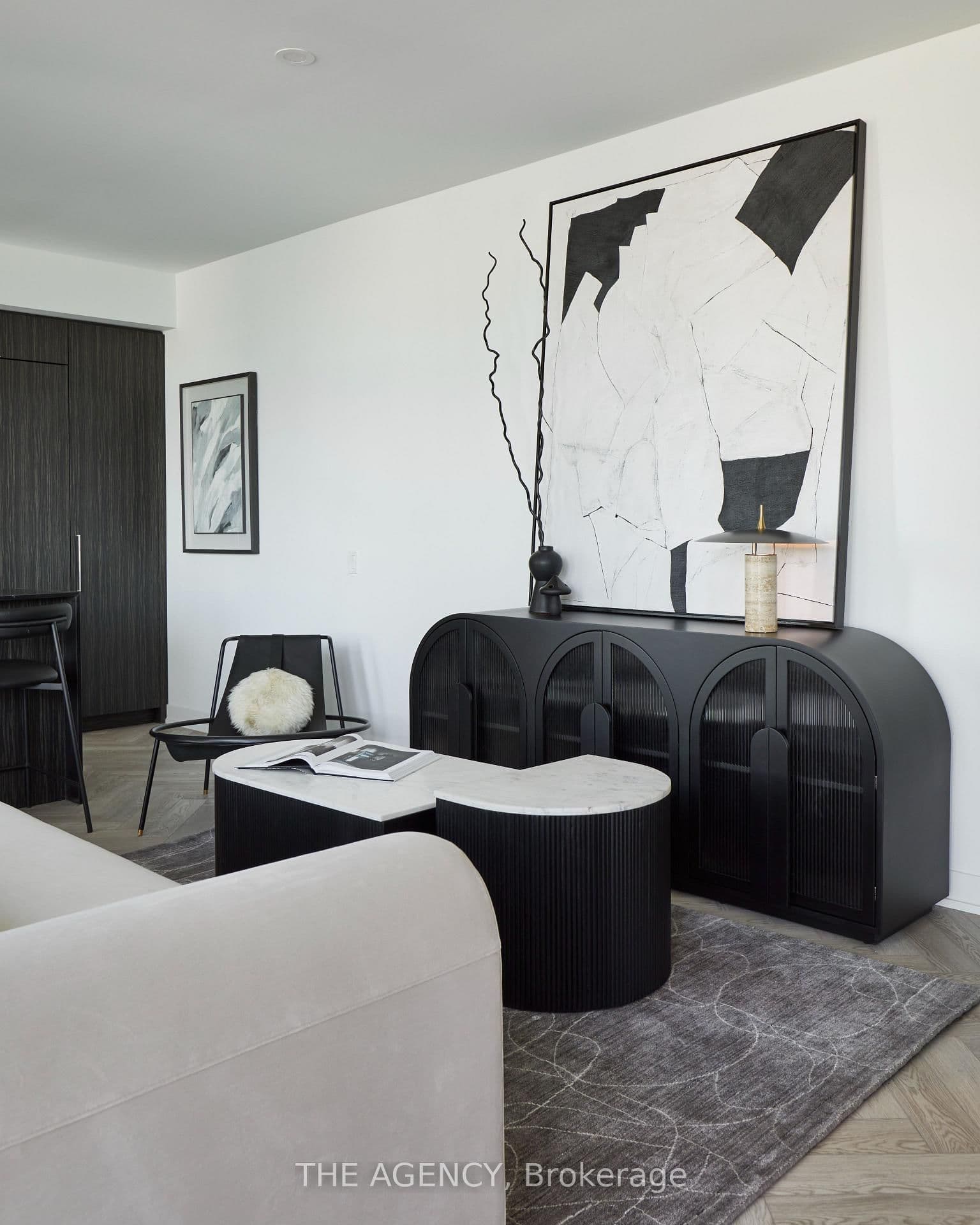 327 King Street W, Unit PH03 thumbnail 7