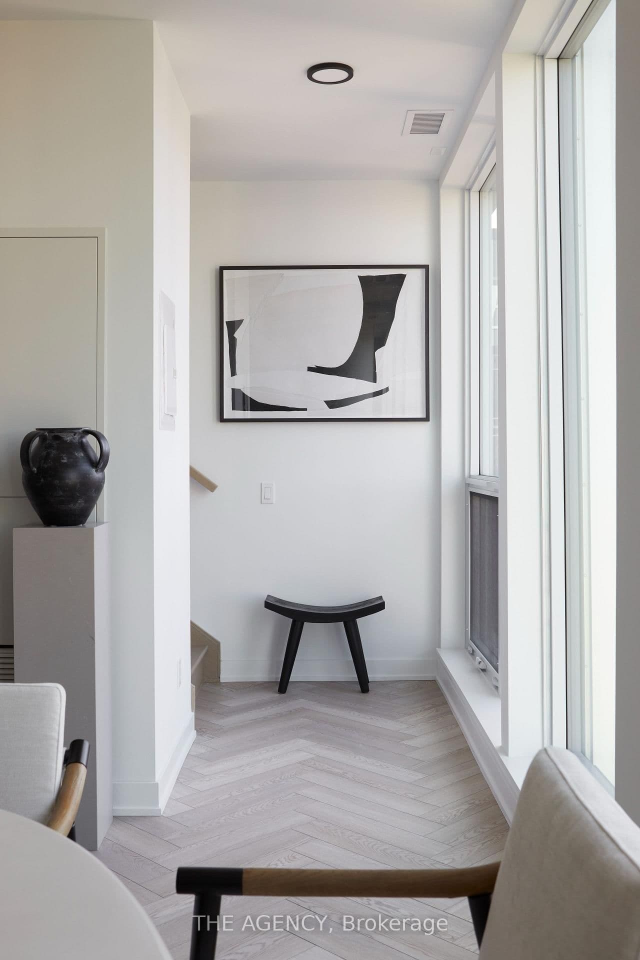 327 King Street W, Unit PH03 thumbnail 9