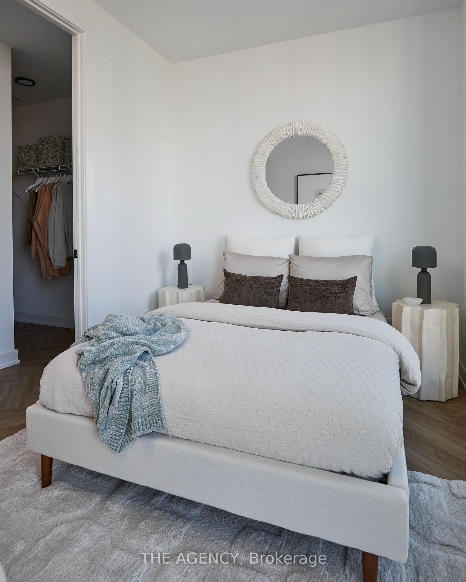 327 King Street W, Unit PH04 thumbnail 16