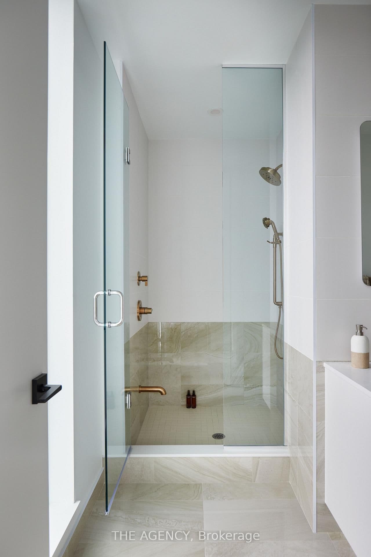 327 King Street W, Unit PH04 thumbnail 18