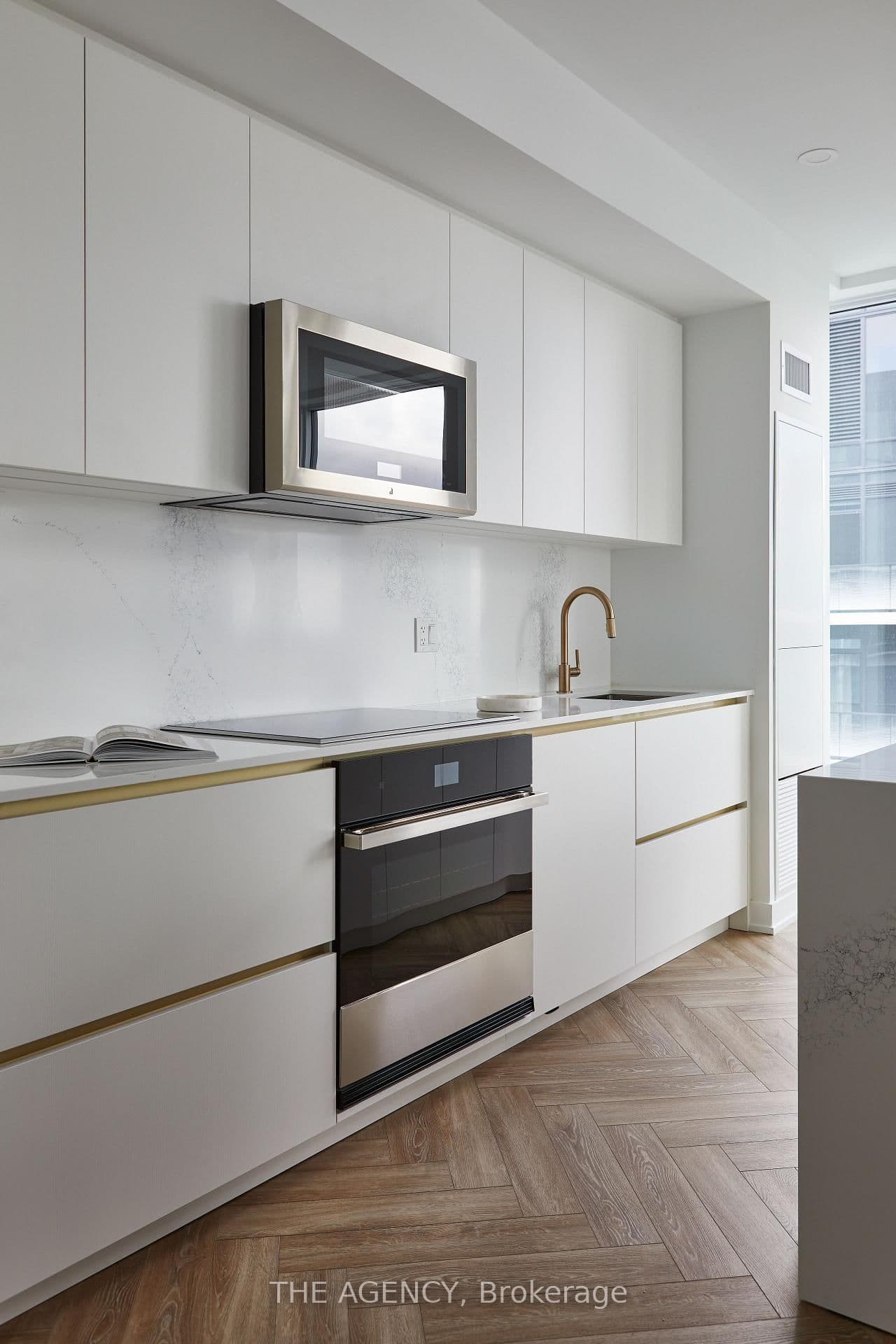 327 King Street W, Unit PH04 thumbnail 3