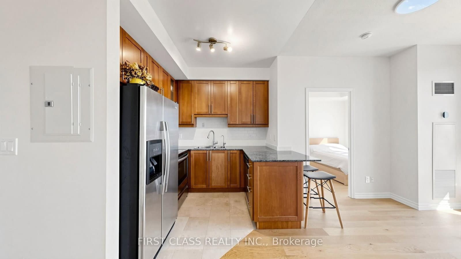 18 Holmes Avenue, Unit 612 thumbnail 3