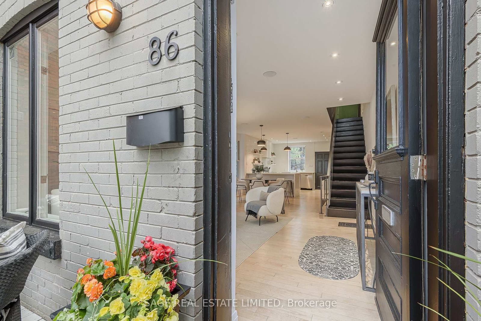 86 Dupont Street thumbnail 4