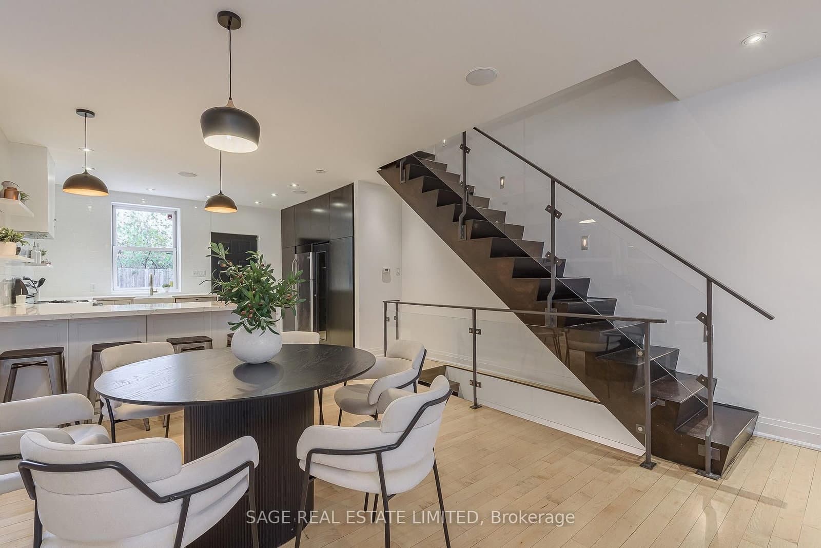 86 Dupont Street thumbnail 9