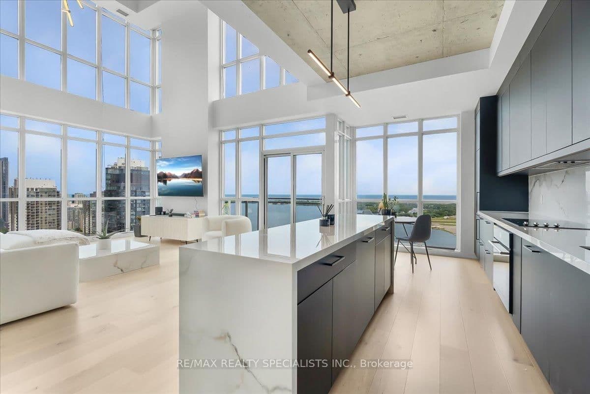 15 Iceboat Terrace, Unit PH06 thumbnail 10