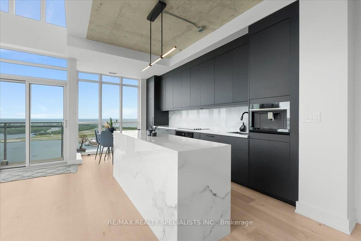 15 Iceboat Terrace, Unit PH06 thumbnail 11