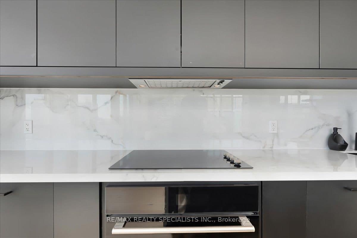 15 Iceboat Terrace, Unit PH06 thumbnail 13