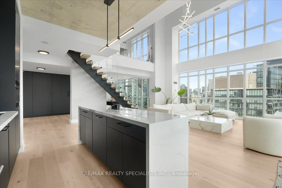 15 Iceboat Terrace, Unit PH06 thumbnail 14
