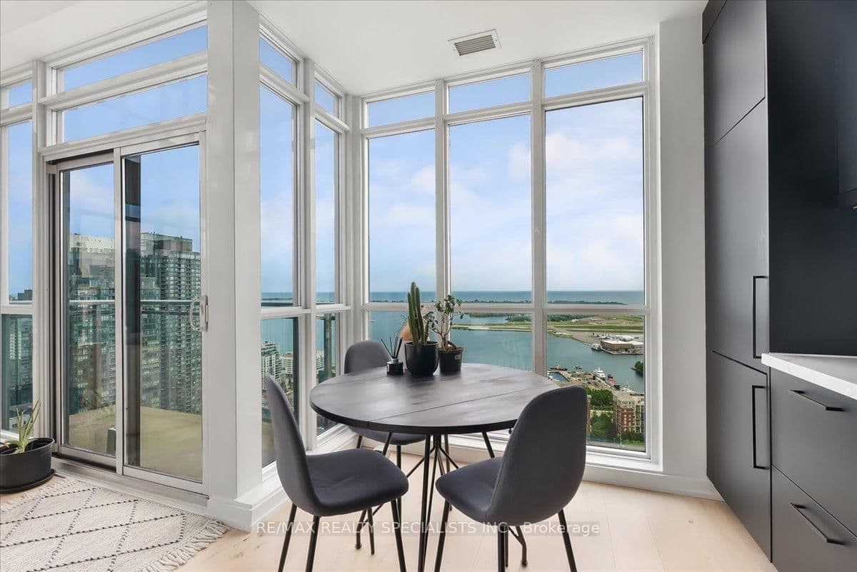 15 Iceboat Terrace, Unit PH06 thumbnail 17