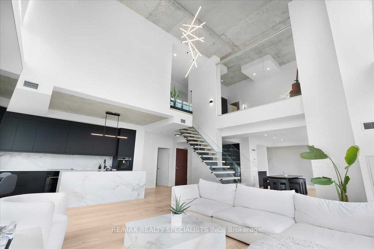 15 Iceboat Terrace, Unit PH06 thumbnail 22