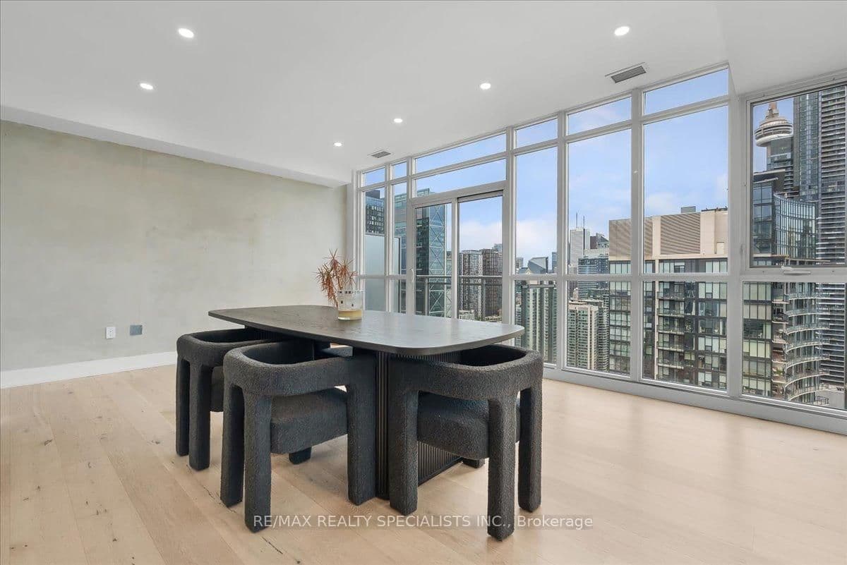 15 Iceboat Terrace, Unit PH06 thumbnail 23