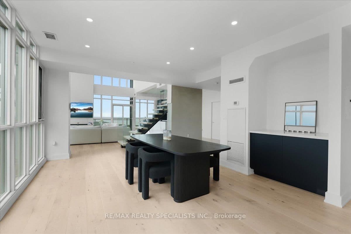 15 Iceboat Terrace, Unit PH06 thumbnail 24