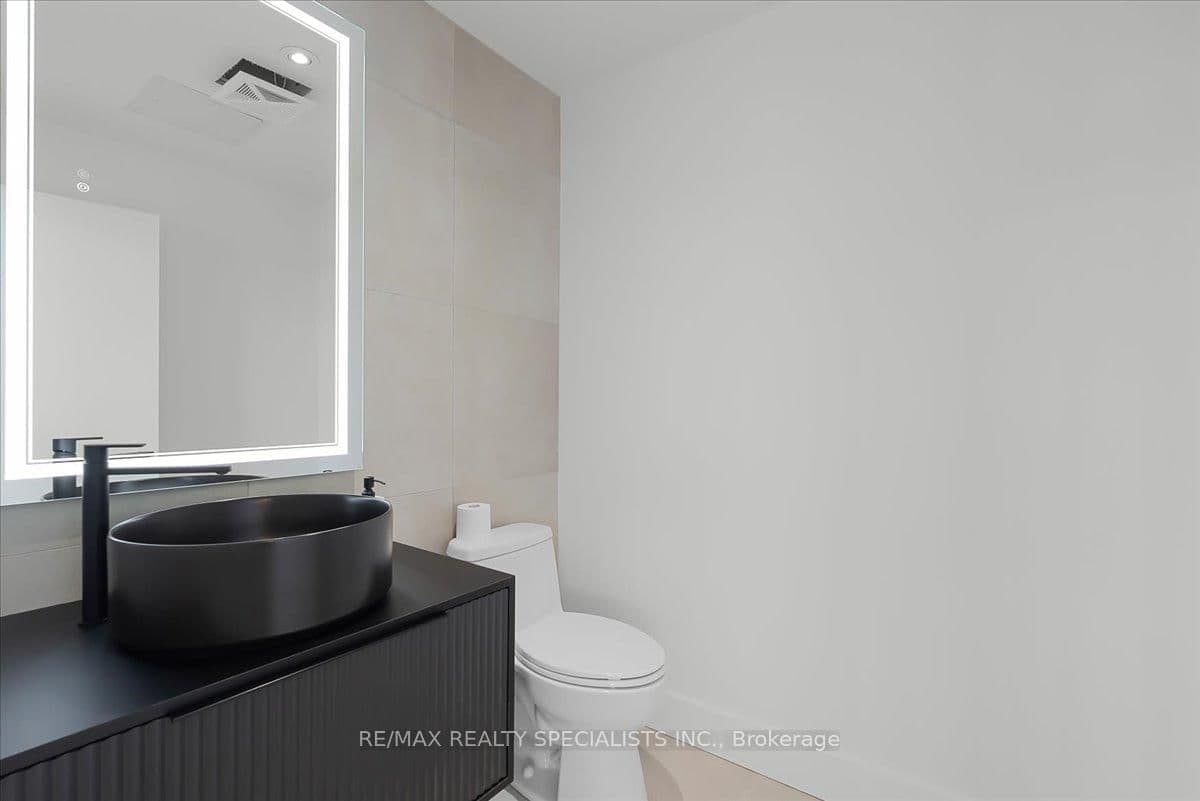15 Iceboat Terrace, Unit PH06 thumbnail 28