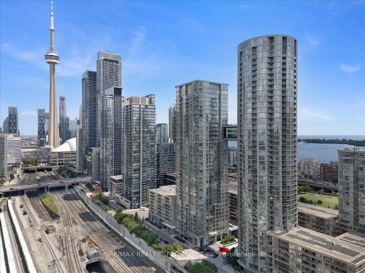 15 Iceboat Terrace, Unit PH06 thumbnail 3