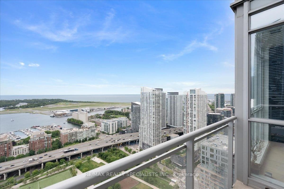 15 Iceboat Terrace, Unit PH06 thumbnail 32