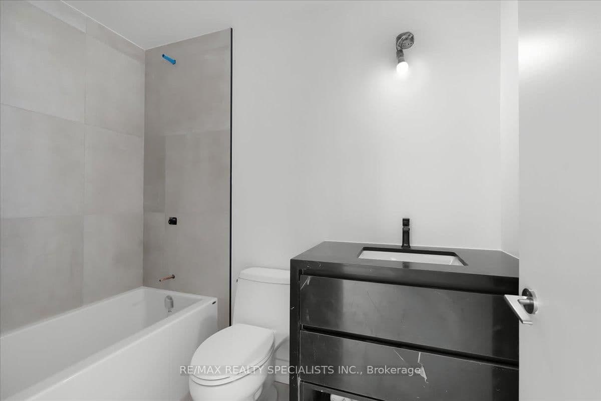 15 Iceboat Terrace, Unit PH06 thumbnail 33
