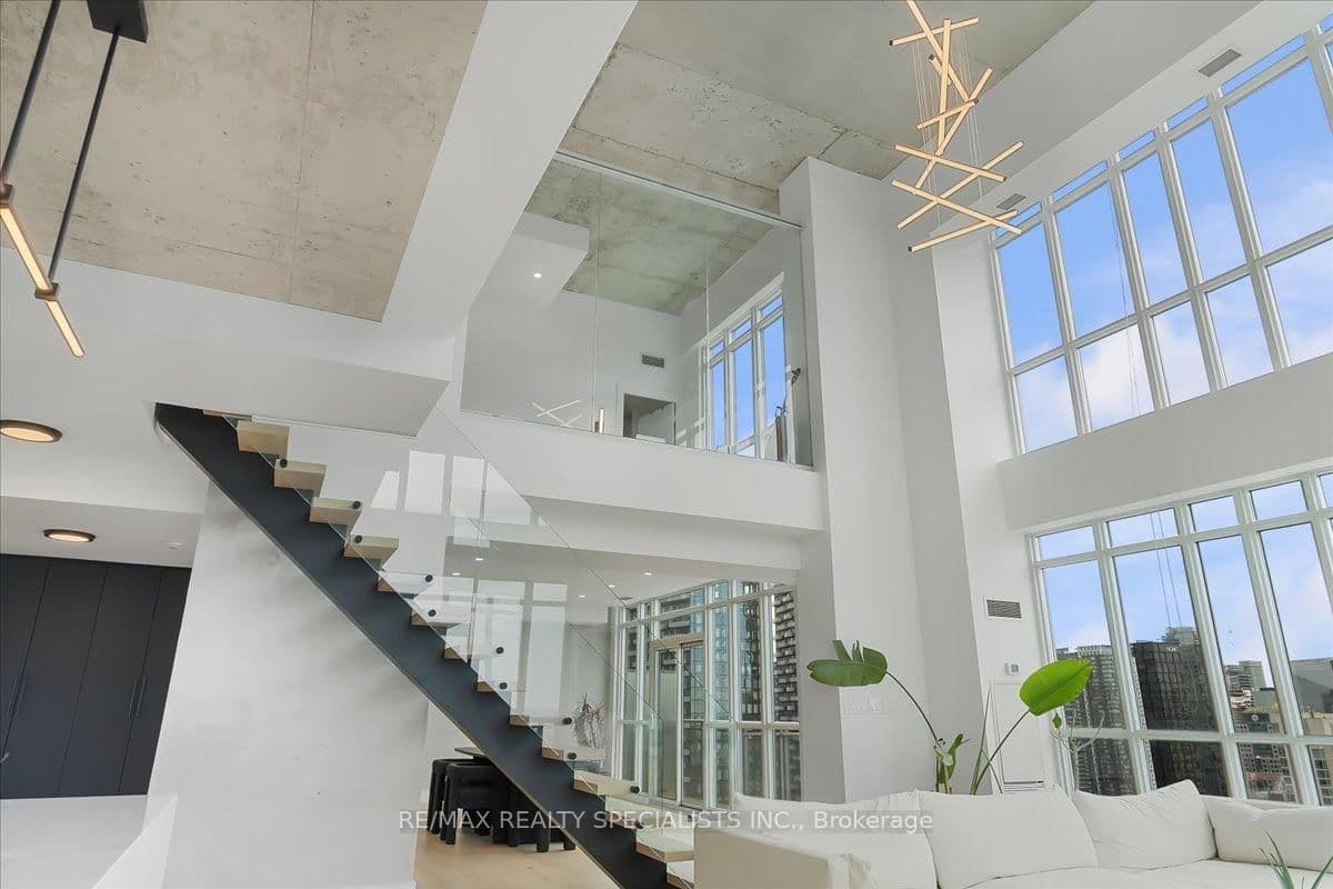15 Iceboat Terrace, Unit PH06 thumbnail 35