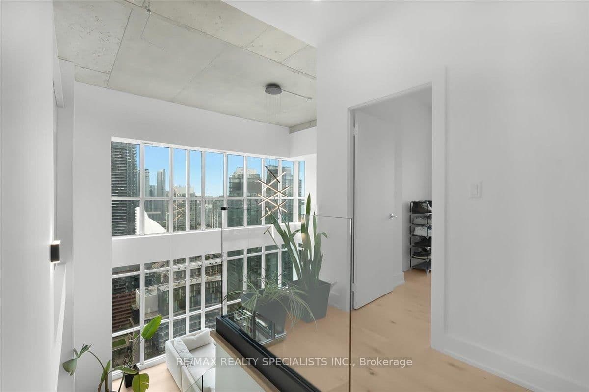 15 Iceboat Terrace, Unit PH06 thumbnail 36