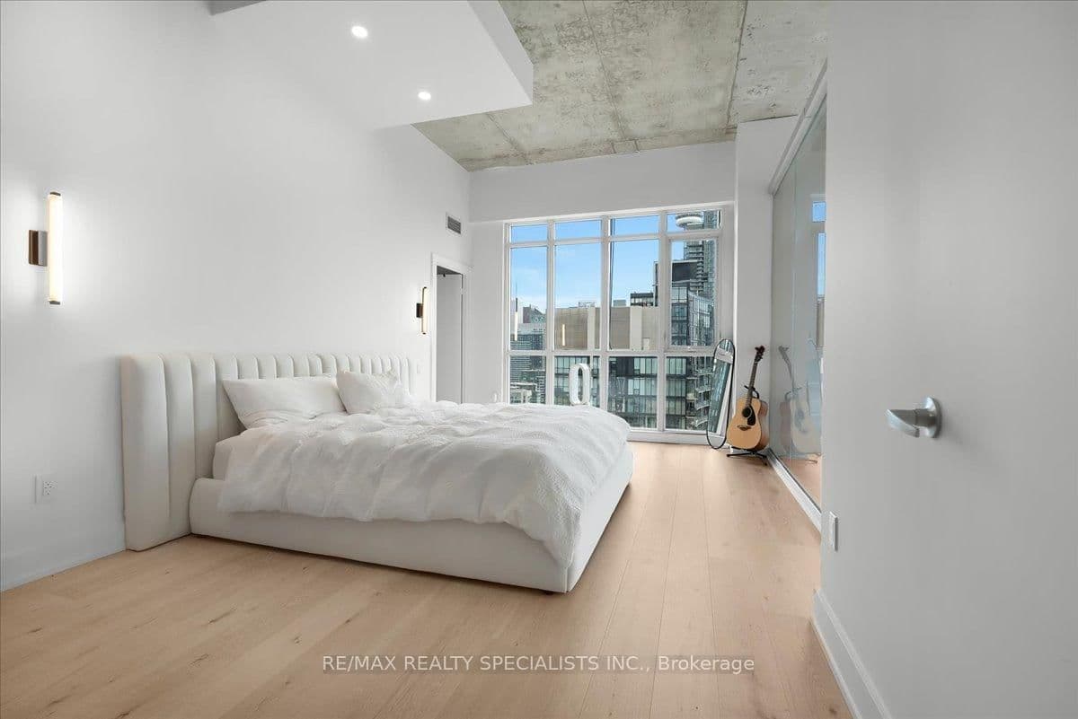 15 Iceboat Terrace, Unit PH06 thumbnail 38