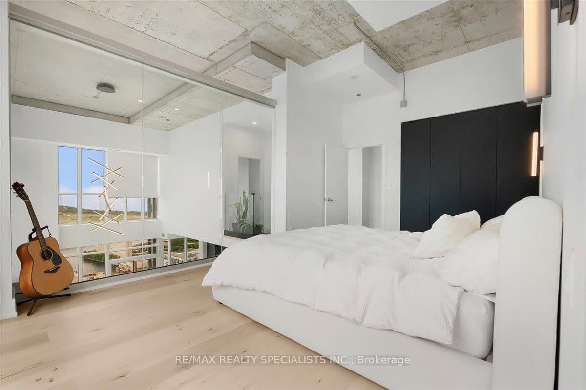 15 Iceboat Terrace, Unit PH06 thumbnail 40