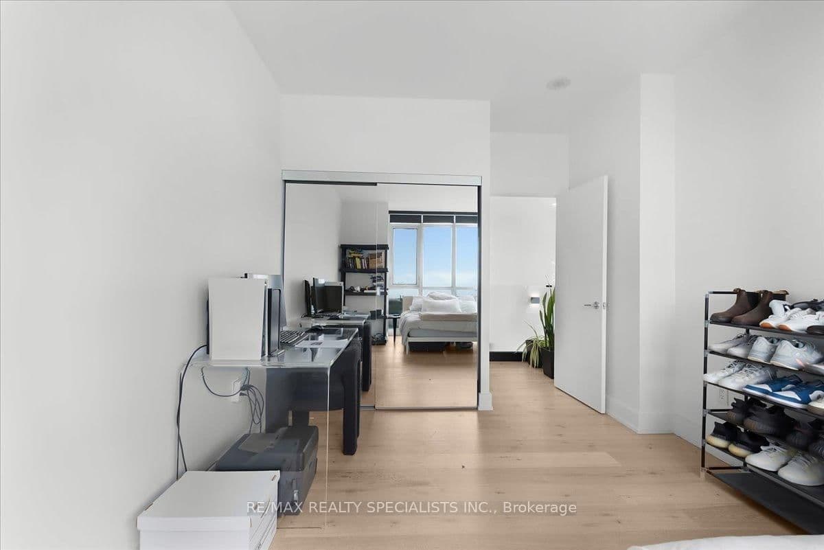 15 Iceboat Terrace, Unit PH06 thumbnail 46