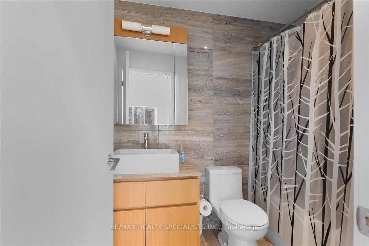 15 Iceboat Terrace, Unit PH06 thumbnail 47