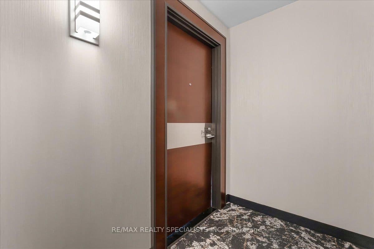 15 Iceboat Terrace, Unit PH06 thumbnail 5