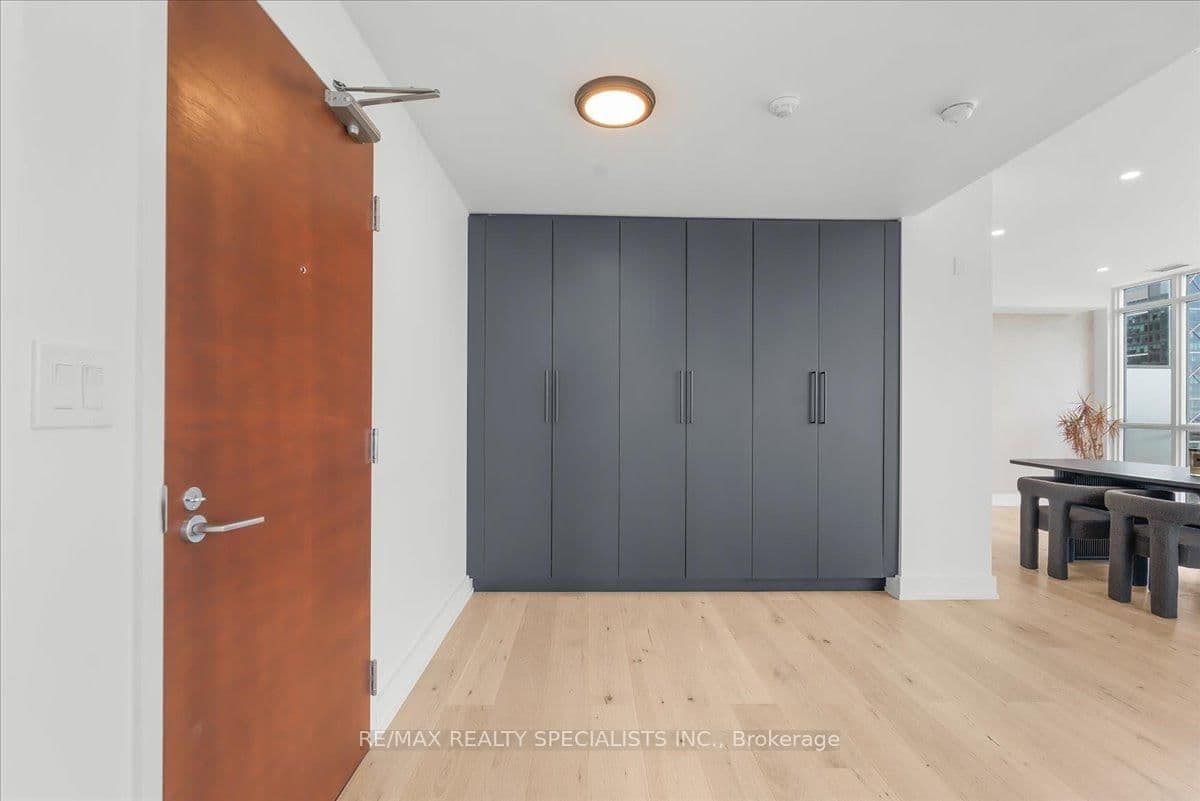 15 Iceboat Terrace, Unit PH06 thumbnail 7